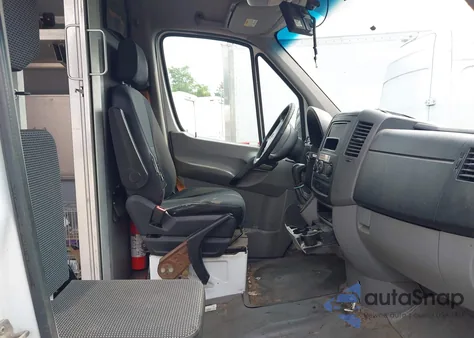 2011 Mercedes-Benz Sprinter 2500 High Roof из США, поврежденный, VIN WD3PE8CB8B5606061
